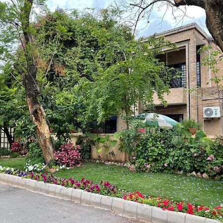 Riviera Courtyard Guest House Ісламабад Екстер'єр фото